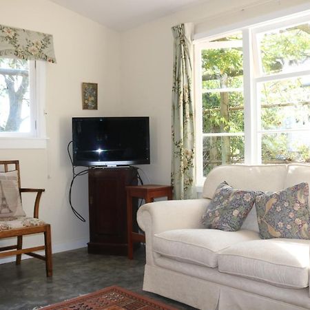 The Leafy Flat Lägenhet Havelock North Exteriör bild